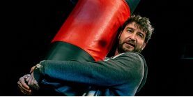 Divadelní představení: Oko tygra