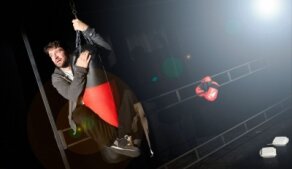 Divadelní představení: Oko tygra