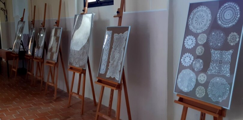 Výstava "Krása a elegance ručně háčkovaných a paličkovaných deček"