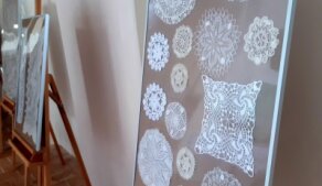 Výstava "Krása a elegance ručně háčkovaných a paličkovaných deček"