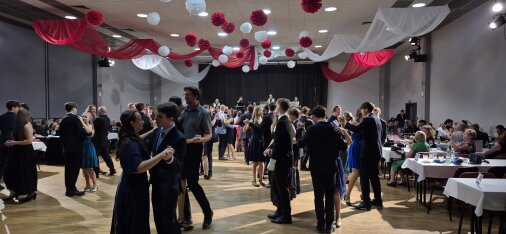 Závěrečný ples tanečního kurzu pro nejen mladé