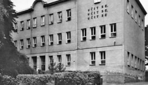 TACHOVSKÉ ŠKOLY A UČITELÉ