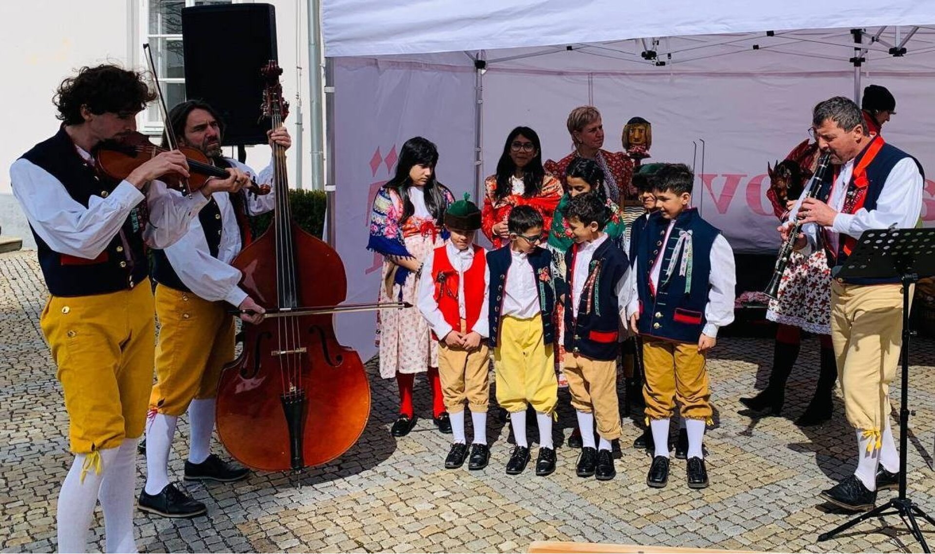 Jarní koncert na nádvoří